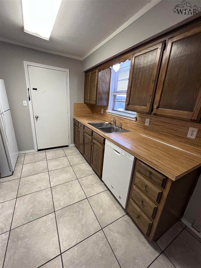 Building Photo - 5110 Jamaica Dr