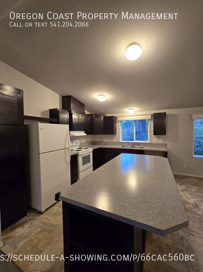 Building Photo - 15 N Hillside Dr