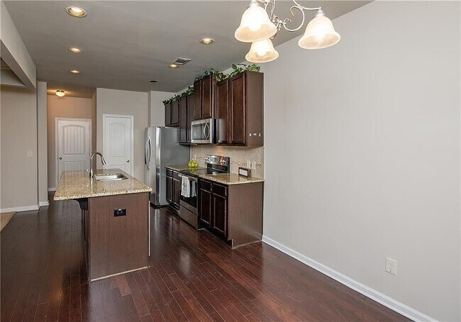 Building Photo - 7490 Silk Tree Pointe
