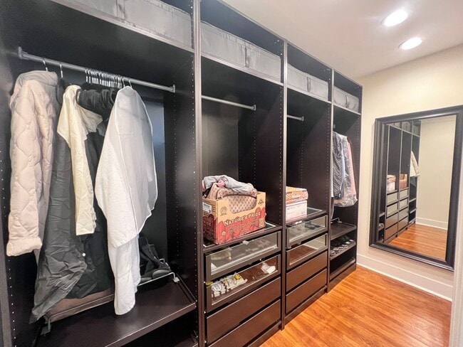 Building Photo - Fully Updated Home in San Leandro Available for Rent!!