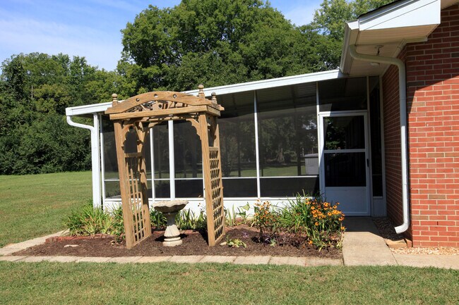 Building Photo - 707 Cathy Ct