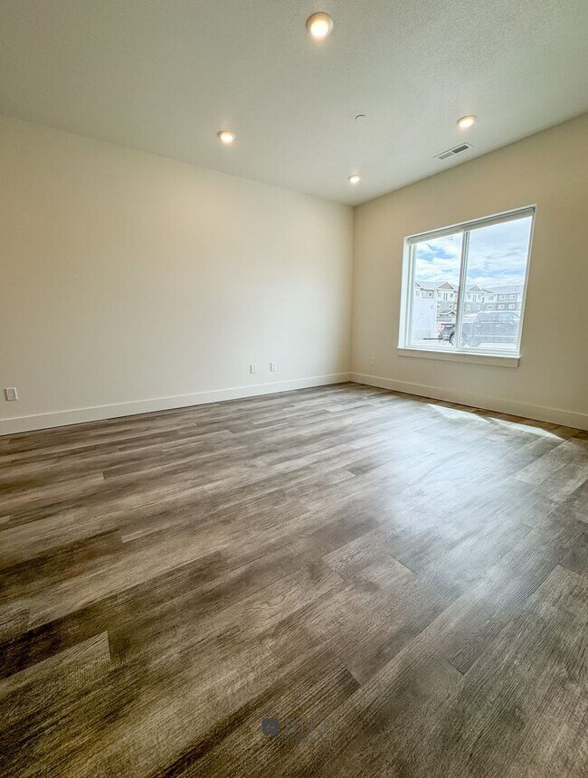 Building Photo - BRAND NEW Pet Friendly 1 bed/ 1 bath apart...