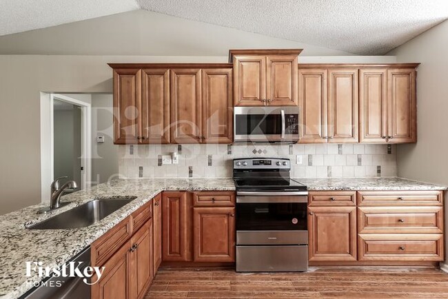 Building Photo - 1598 Twin Oak Dr W
