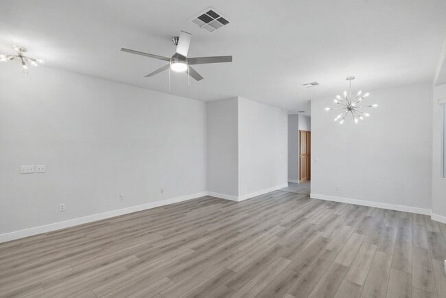 Building Photo - VERY CUTE 2 BEDROOM, SINGLE STORY HOME IN "GREEN VALLEY RANCH!!"