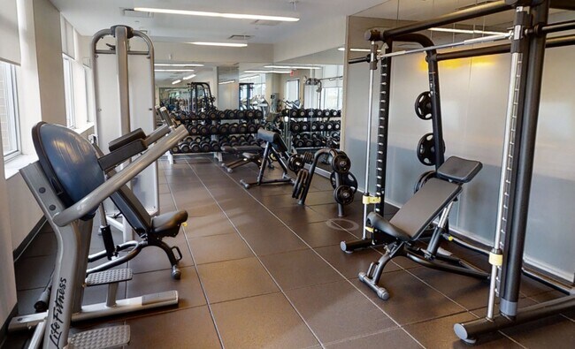 Building Photo - 480 Main St