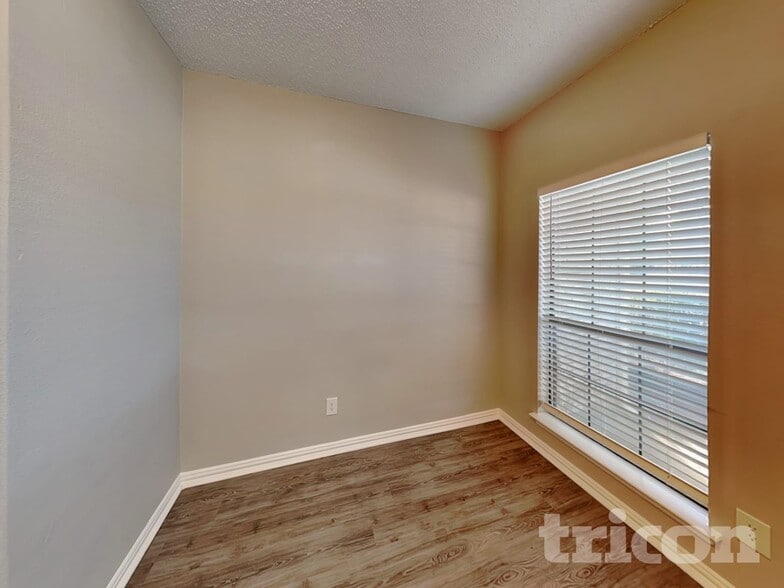 Building Photo - 1130 Dandelion Dr