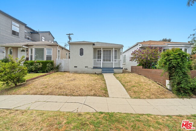 Building Photo - 11813 Gateway Blvd