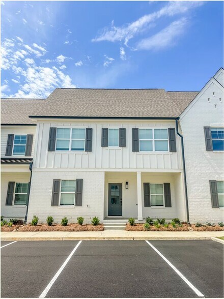 Building Photo - 703 Southview Dr