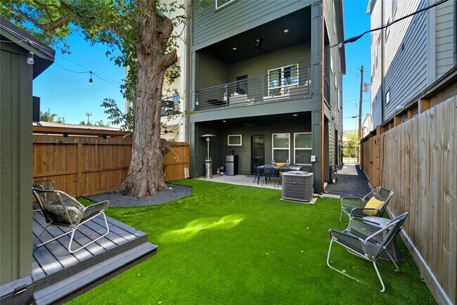 Building Photo - 1307 E 27th St