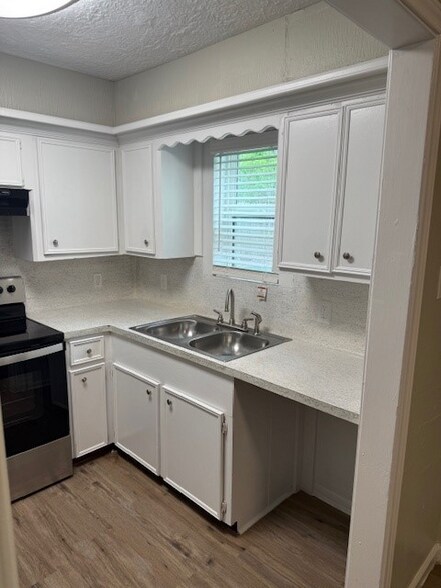 Building Photo - 6205 Jackson Rd