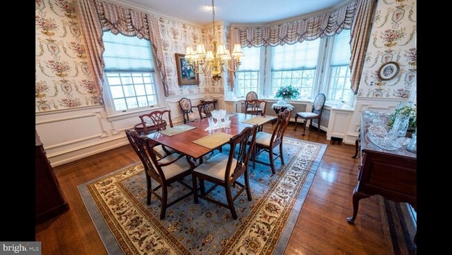 Building Photo - 605 Bank Ave