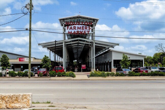 Building Photo - 1847 Cortlandt St