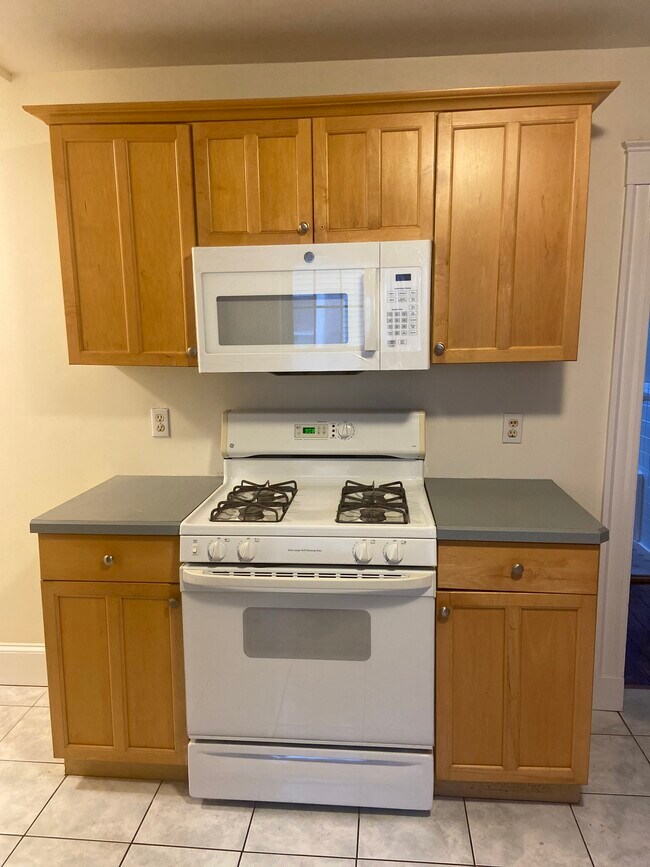 Building Photo - 4 Fairlawn Ave