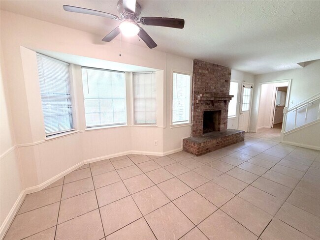 Building Photo - 9706 Crestdale Cir