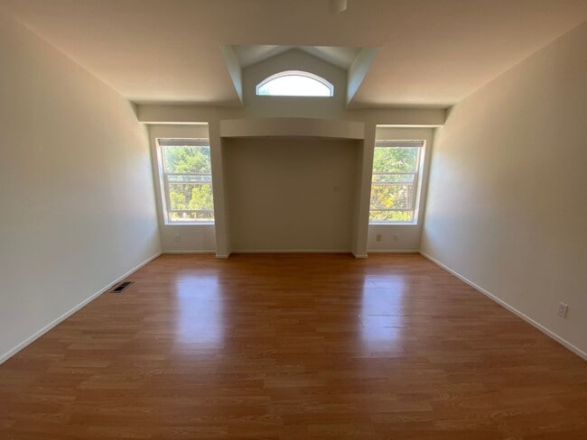 Building Photo - Panoramic Views - 46 West - Hilltop Property