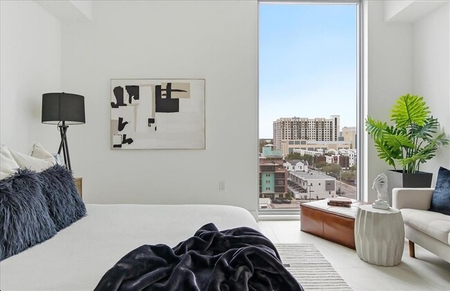 Building Photo - 777 3rd Ave N