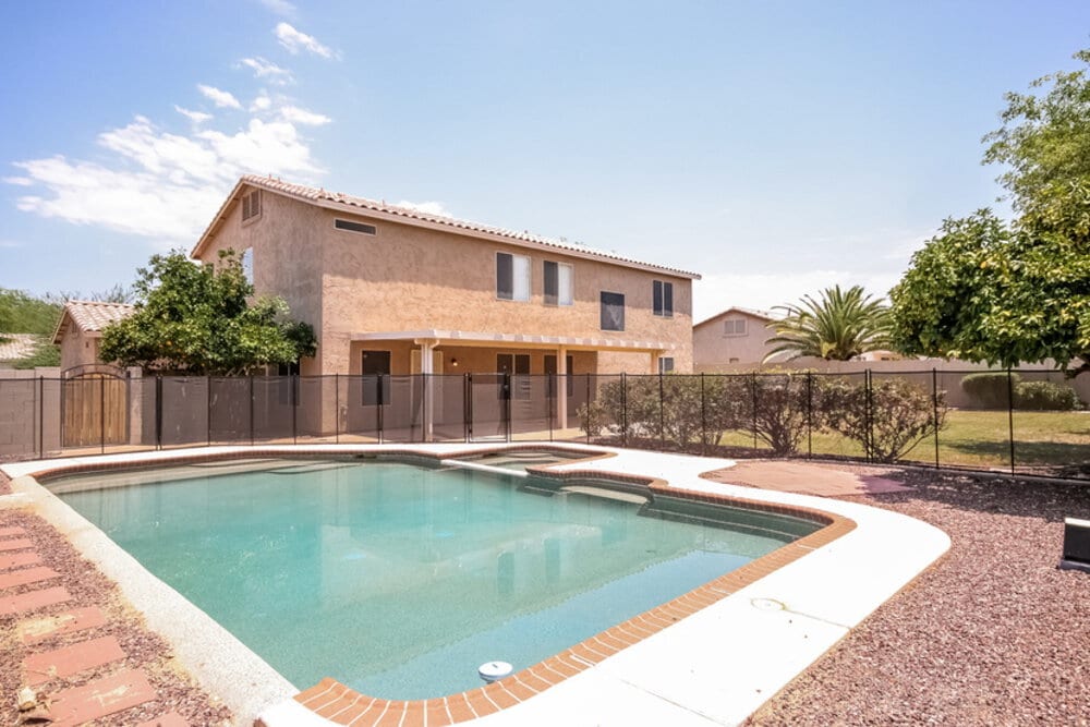 Building Photo - 1081 E Horseshoe Dr