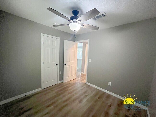 Building Photo - Charming 3 Bedroom Home in Crestview!