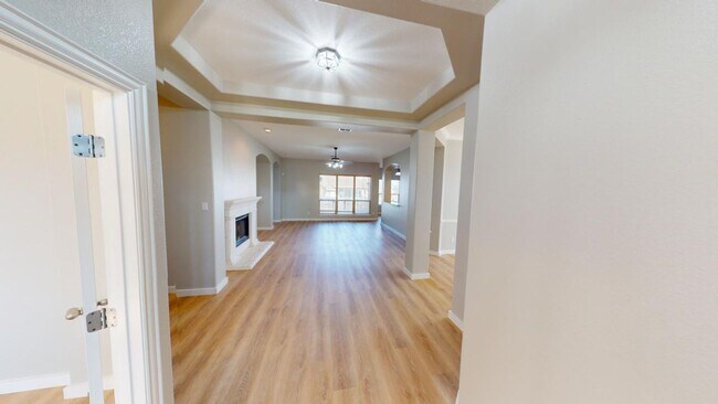 Building Photo - Elegant home in Pflugerville with great fe...
