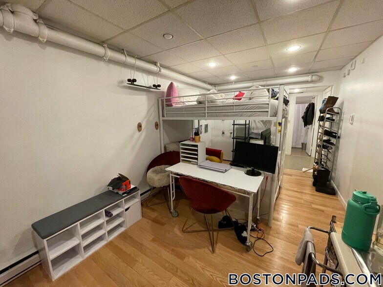 Building Photo - 405 Beacon St