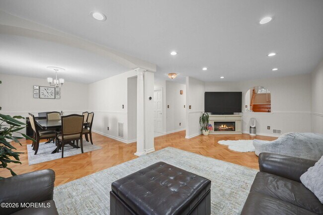 Building Photo - 10 Kinglet Ave