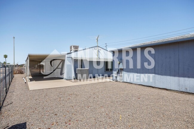 Building Photo - Great Location, Great Home with all Applia...
