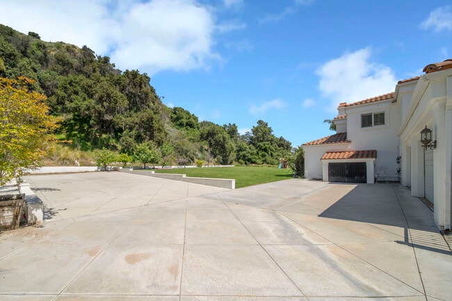 Building Photo - 1160 N Easley Canyon Rd