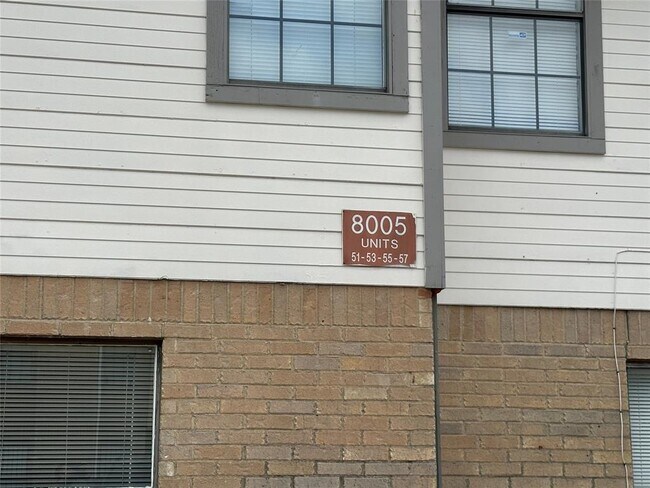 Building Photo - 8005 Rothington Rd