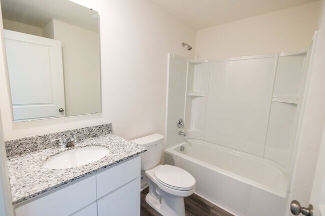 Building Photo - 664 Hillview Lp