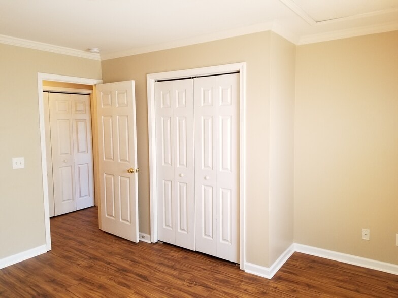 Building Photo - 10831 Woody Dr