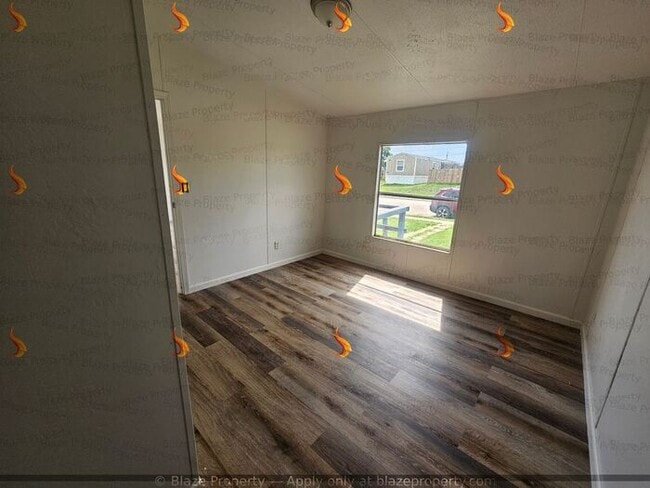 Building Photo - Experience Brand New Comfort in This Renov...