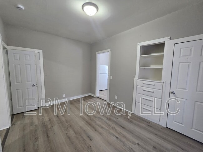 Building Photo - 406 Locust St