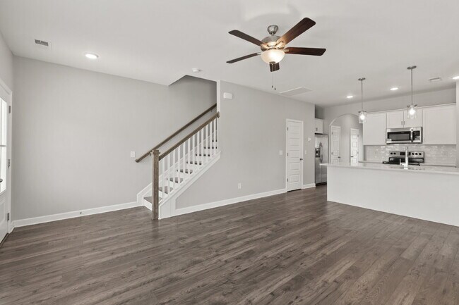 Building Photo - Luxury End-Unit Townhome Near 386 & Long Hollow Pike | Designer Finishes, Prime Location & Mainte...