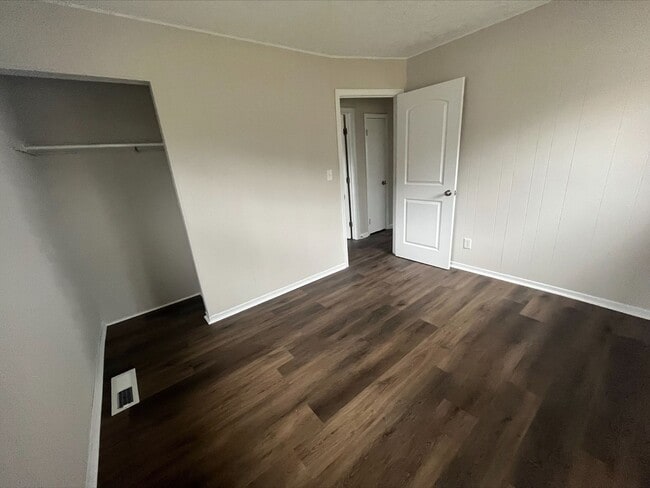 Building Photo - 4 Bedroom 2 Bathroom Home for Rent in East...