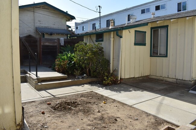 Building Photo - 512-516 N CITRUS AVENUE
