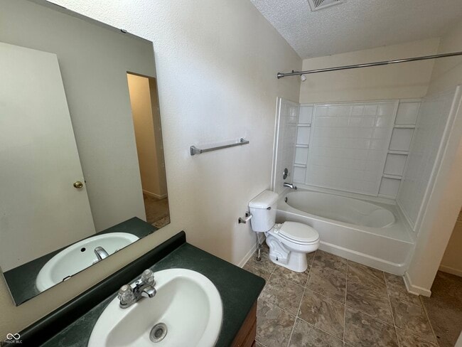 Building Photo - 2274 Bridlewood Dr