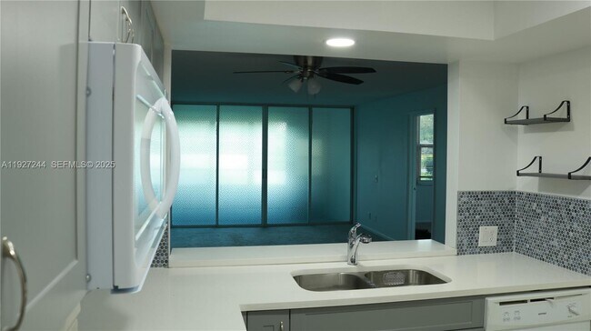 Building Photo - 9421 Evergreen Pl