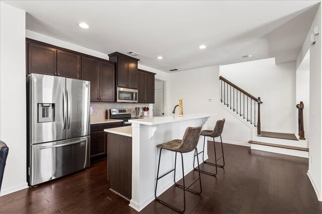 Building Photo - 869 Venture Way