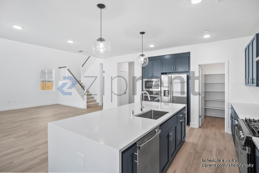 Building Photo - 379 Monastery Dr