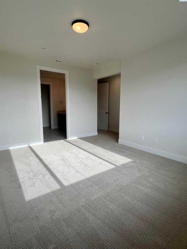 Building Photo - FOR RENT West Village Rambler with RV Bay