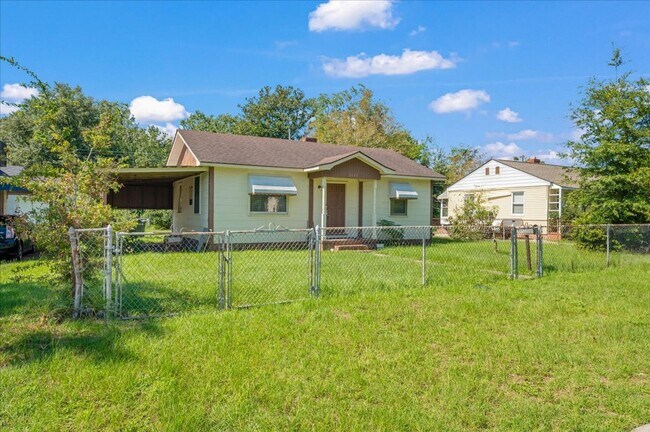 Building Photo - Recently Renovated 2-Bedroom Home – 1.5 Mi...