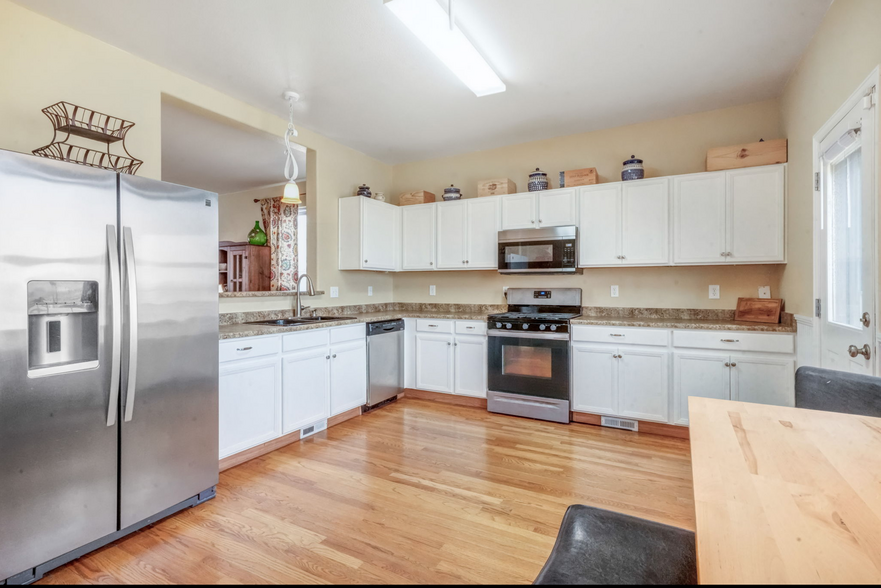 Kitchen - 7662 Sandy Springs Pt