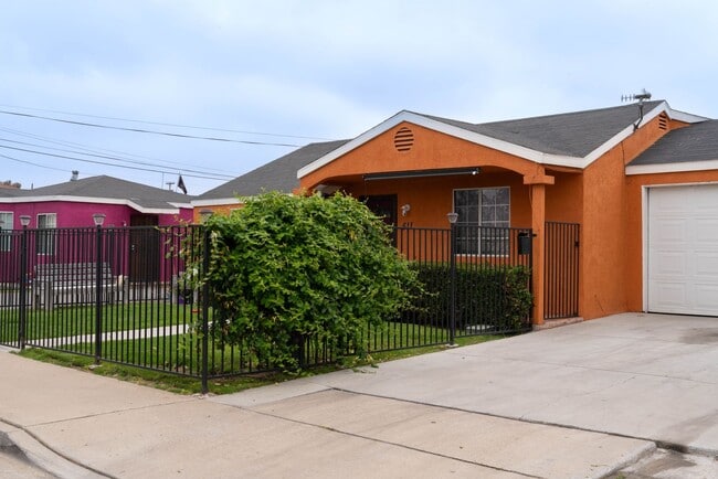 Building Photo - 2 bed, 1 bath