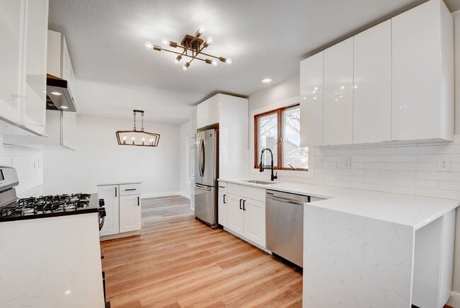 Building Photo - Willow Creek Home 4BR/3BA with attached 2 car garage! AVAIL 7/15/26