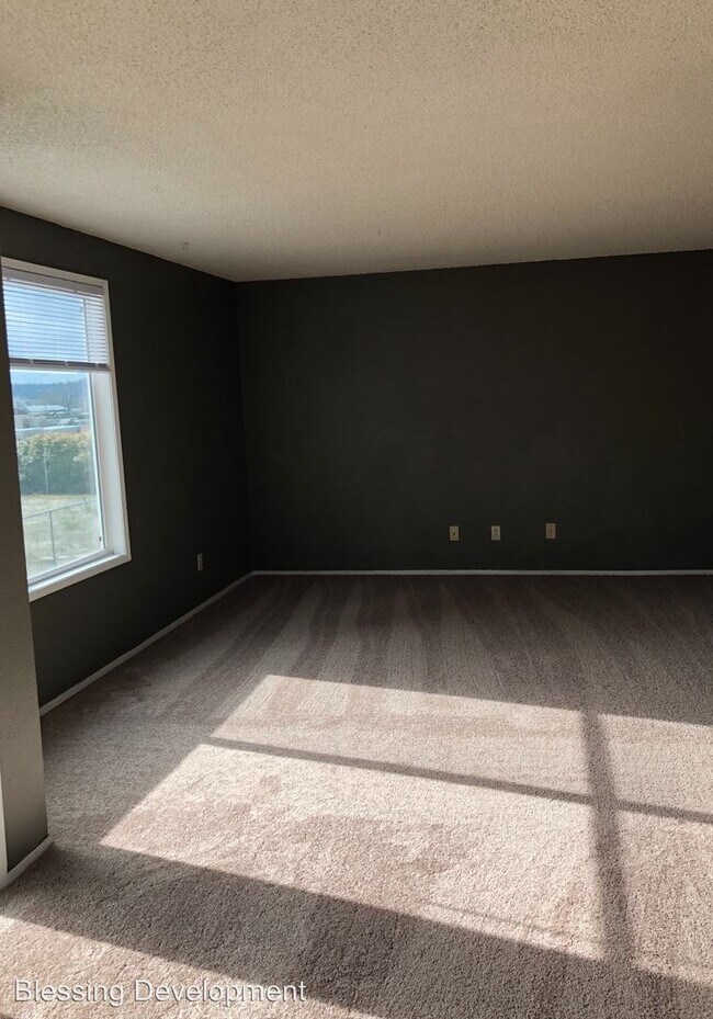 Building Photo - 2 br, 1 bath Apartment - 404 27th St SE