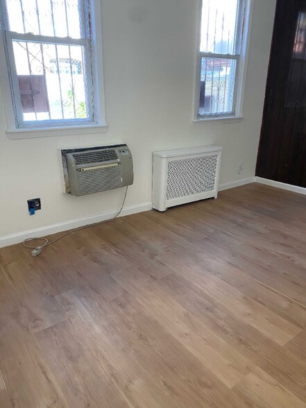 Building Photo - 47 Marginal St E