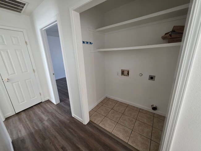 Building Photo - Your Awesome 3-Bed Home Awaits!