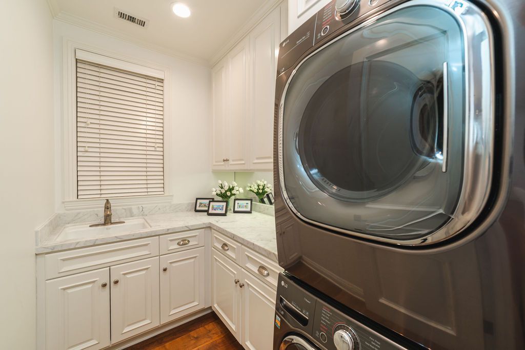 Building Photo - 700 Acacia Ave