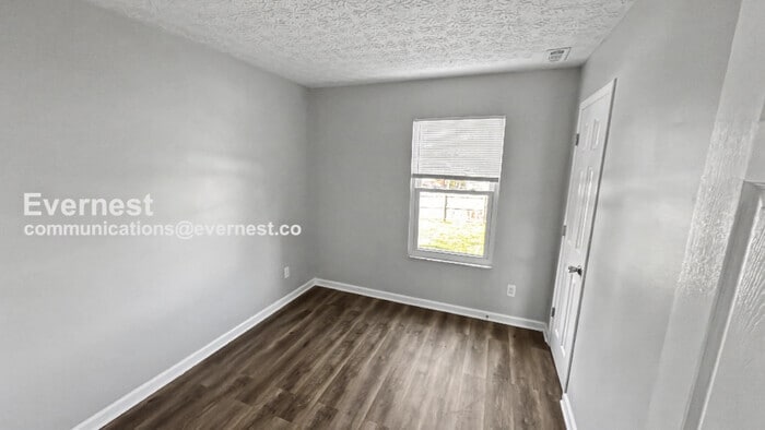 Building Photo - 1475 Pineland Ct