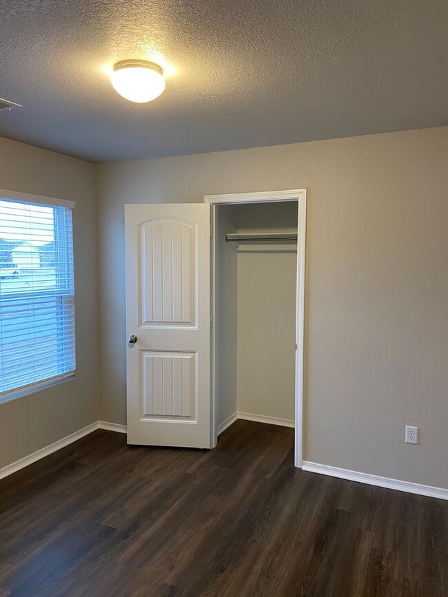 Building Photo - 3828 Travers Ln